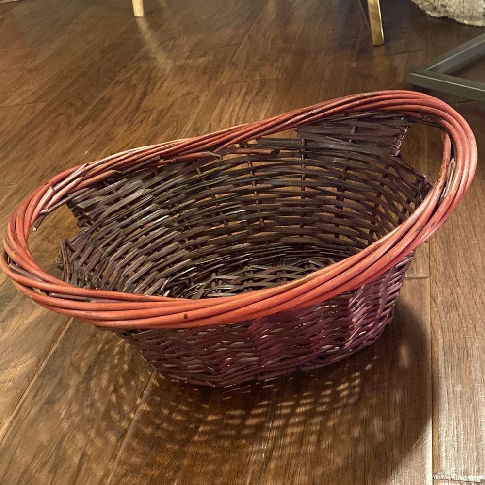 Woven basket side carry handles red mahogany dark walnut size approx 15” x 12”​ - Picture 3 of 13